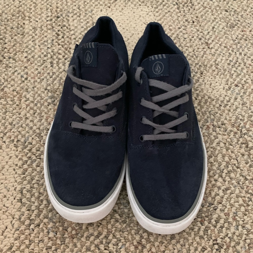 Men’s Volcom casual navy sneakers